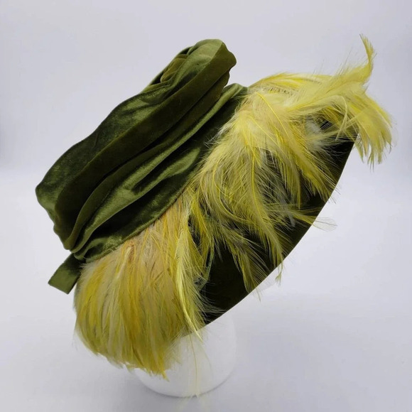 Vintage Calot Style Hat in Stunning Green and Citron Velvet & Feathers H… - Picture 3 of 7